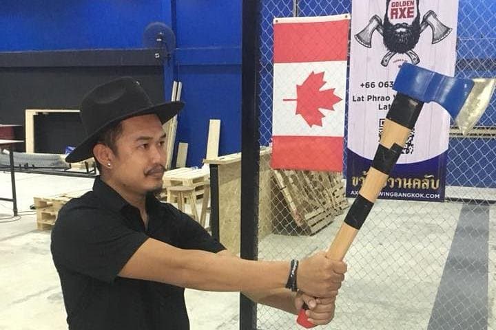 Bangkok Axe Throwing Experience: 1-Hour Urban Axe & Knife Throwing photo 2