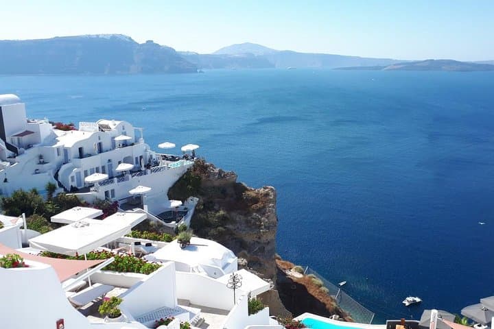Tailor-Made 4-Hour Santorini Private Tour: Fira, Oia & Wineries photo 2