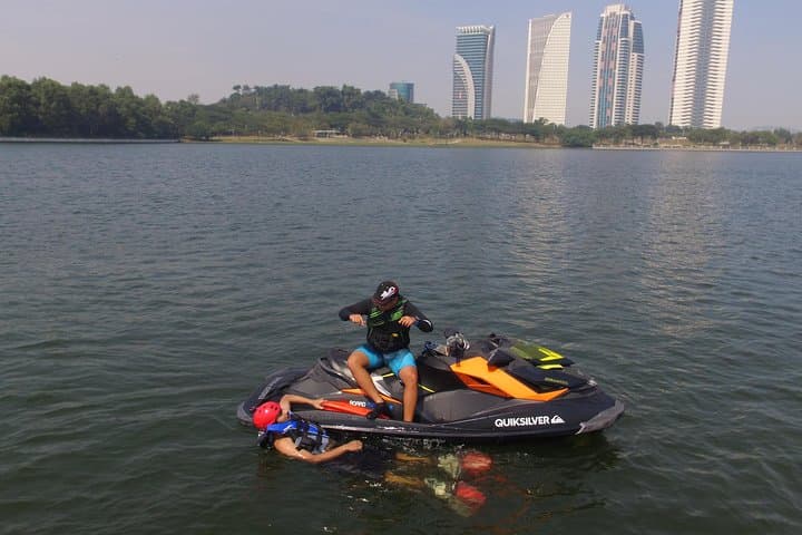 Flyboard Malaysia: 30-Minute Adrenaline Flight Over Putrajaya Lake photo 5