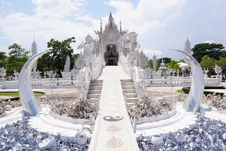 Chiang Rai White, Black & Blue Temple Day Tour — 5-Hour Cultural Circuit