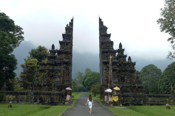 Best of North Bali: Leke-Leke Waterfall, Handara Gate & Ulun Danu Day Tour photo 3