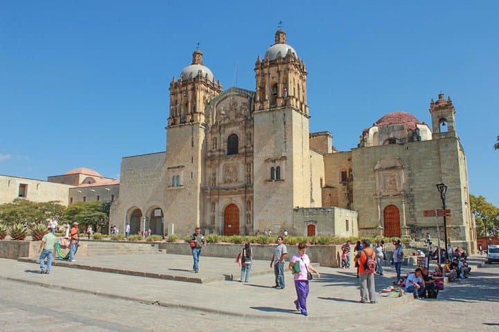 Santo Domingo Day Trip from Punta Cana: Colonial Zone & Los Tres Ojos Guide photo 3