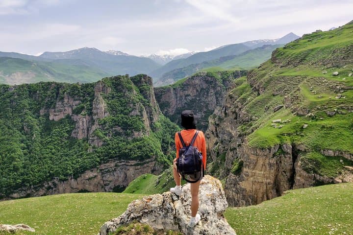 Griz Waterfall Hike: Full-Day Private Tour from Baku with Homemade Lunch