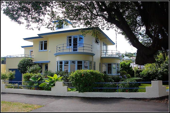 Napier Art Deco & Premium Wineries: Half-Day Shore Excursion in Hawke's Bay photo 4
