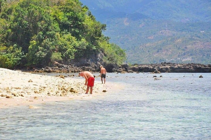Puerto Galera Island Hopping & Snorkeling: Haligi Beach to Maniknik Sandbar photo 3