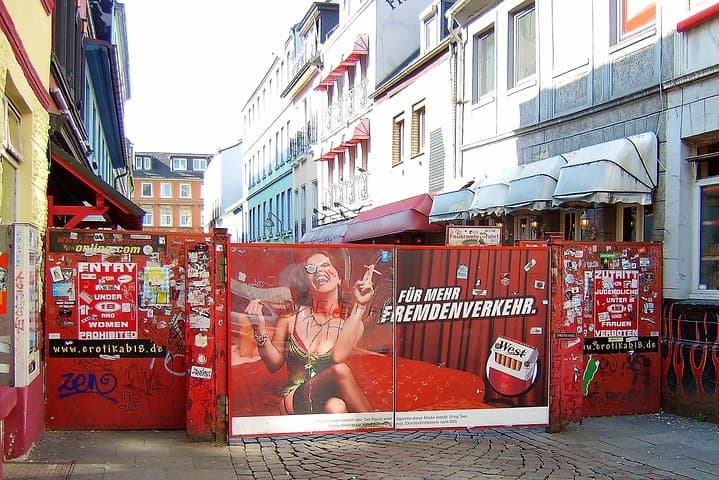 Reeperbahn Night Walk: English-Guided Red Light & True Crime Tour in St. Pauli photo 4