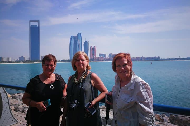 Abu Dhabi Private 6-Hour Layover Tour — Airport Pickup to Sheikh Zayed & Yas Highlights photo 2