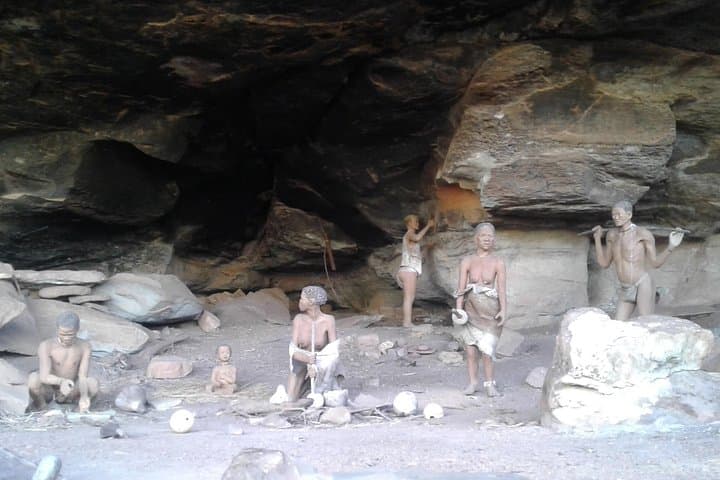 giants-castle-drakensberg-bushman-paintings-day-trip-from-durban