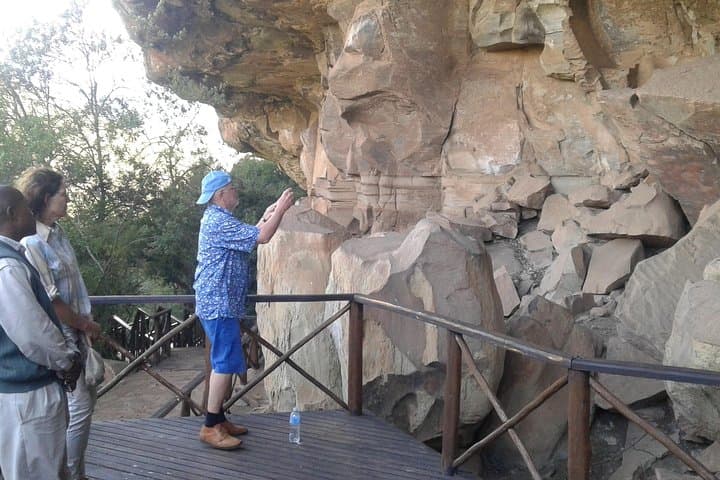 giants-castle-drakensberg-bushman-paintings-day-trip-from-durban photo 6