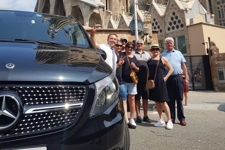 Private Half-Day Barcelona Sightseeing: Local Driver Tour of Gaudí & Gothic Quarter photo 3