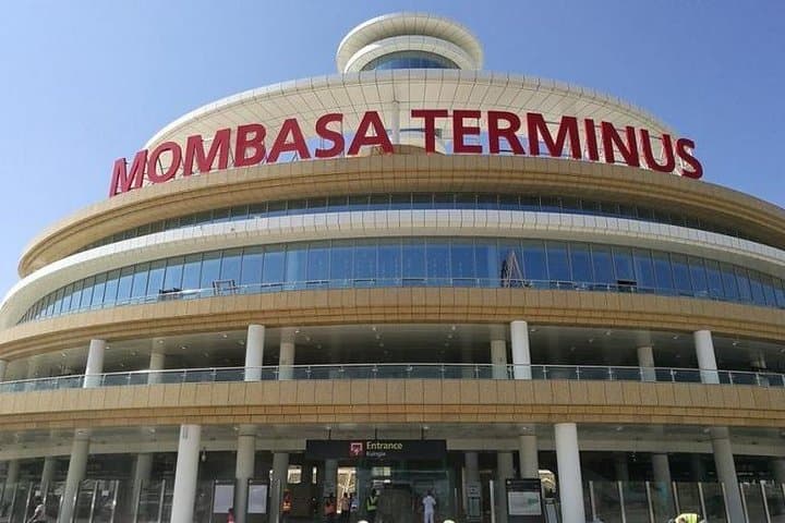 Mombasa Day Tour: Markets, Forts, and a Coastal Nature Trail
