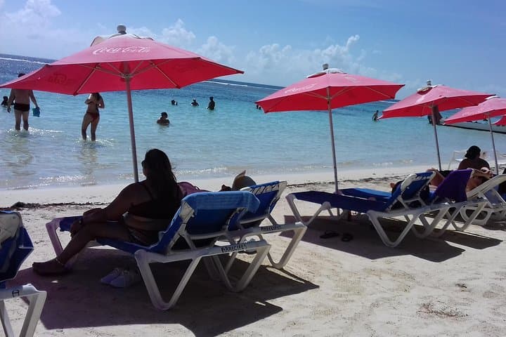 Los Arrecifes Beach Club Day Pass — Mahahual (Costa Maya) Beach Facilities photo 5