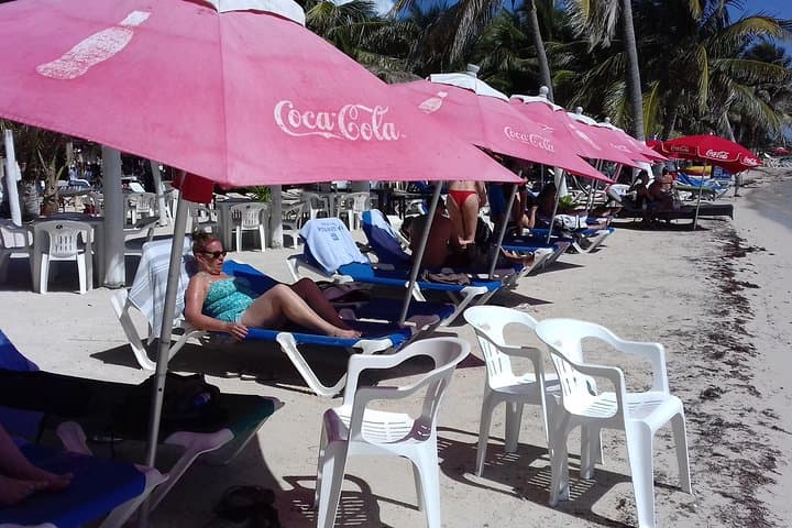 Los Arrecifes Beach Club Day Pass — Mahahual (Costa Maya) Beach Facilities photo 2