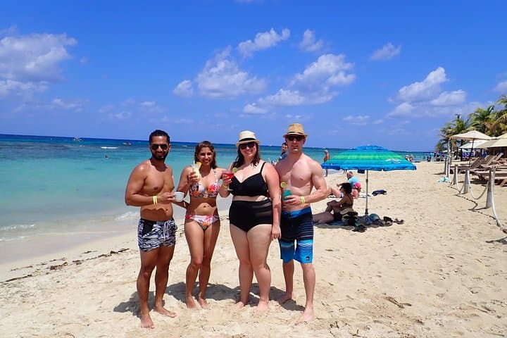Private Roatán Island Tour: West End, West Bay Beach & Wildlife Park
