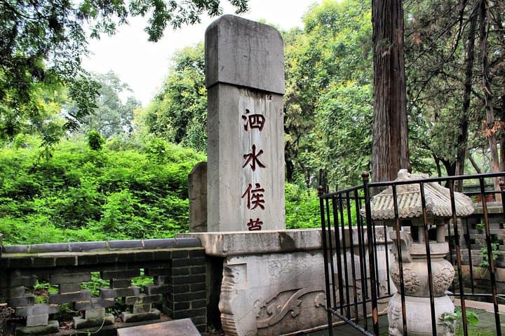 Flexible Private Jinan Day Tour: Baotu Spring, Daming Lake & Local Lunch photo 5