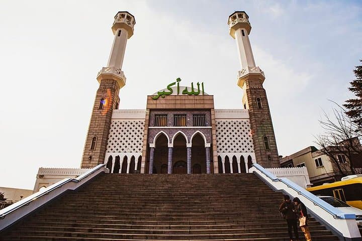 Half-Day Seoul Halal Tour: Private Guide to Itaewon Mosque, Palaces & Halal Eats