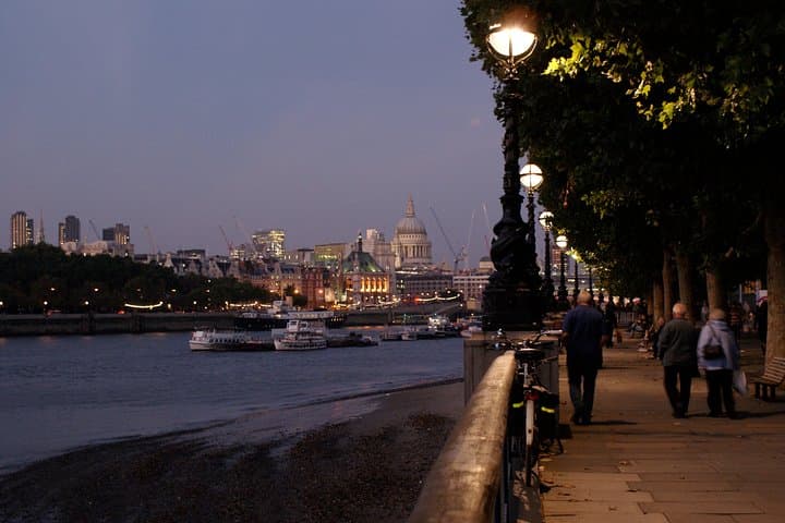Private Thames-Side Walking Tour: Southbank with a Local Host photo 4