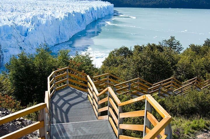 Perito Moreno Glacier Catwalks: Full-Day Viewing Tour from El Calafate