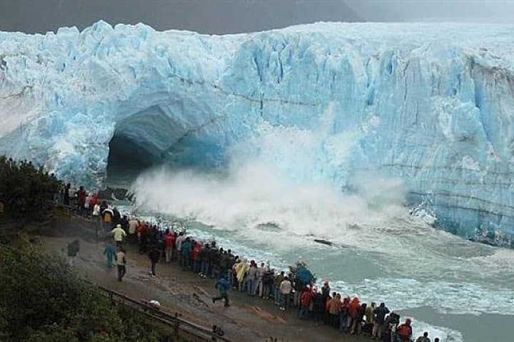 Perito Moreno Glacier Catwalks: Full-Day Viewing Tour from El Calafate photo 2
