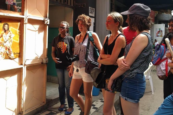 Explore Abidjan’s Plateau: Alternative City Walking Tour with Local Artisans photo 2