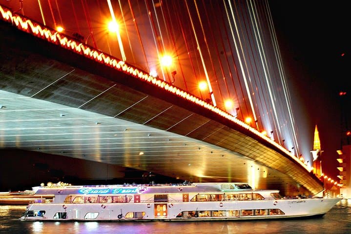 Bangkok Grand Pearl Dinner Cruise: Chao Phraya Evening Buffet & Temple Views photo 4