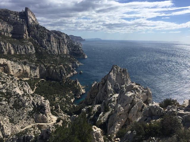 Cassis, Bandol & Le Castellet Wine Tour — Calanques Drive, Coastline Views & Côtes de Provence Tasting photo 3