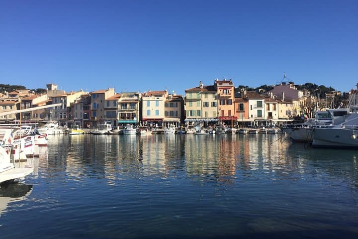 Cassis, Bandol & Le Castellet Wine Tour — Calanques Drive, Coastline Views & Côtes de Provence Tasting photo 2