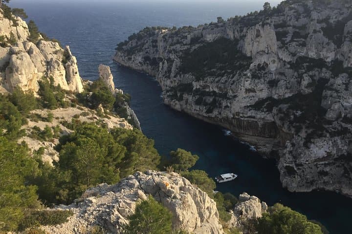 Cassis, Bandol & Le Castellet Wine Tour — Calanques Drive, Coastline Views & Côtes de Provence Tasting photo 6