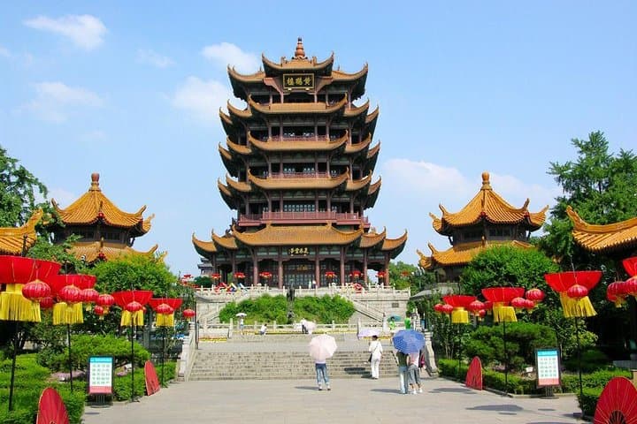 Wuhan Day Tour: Yellow Crane Tower, Donghu (East Lake) & Moshan Cable Car photo 2