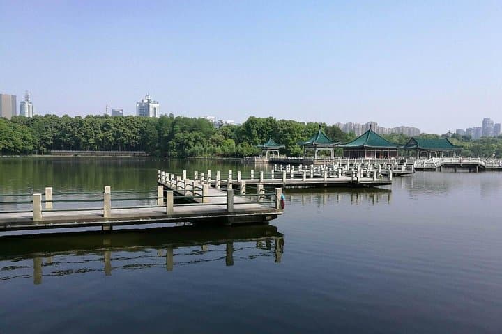 Wuhan Day Tour: Yellow Crane Tower, Donghu (East Lake) & Moshan Cable Car photo 4