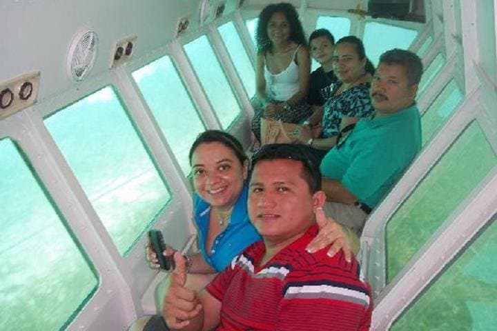 Roatán Glass-Bottom Boat Tour and West Bay Beach — Explore the Mesoamerican Reef