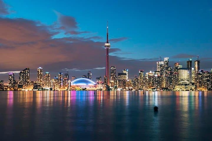 Toronto, Niagara Falls & Thousand Islands 2-Day VIP Tour from Montreal