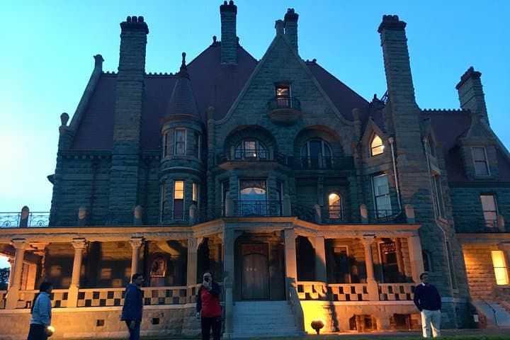 Private Luxury Victoria Van Tour: Inner Harbour, Gardens & Chinatown Highlights photo 2