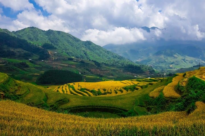 Two-Day Sapa Homestay Trek: Off-the-Beaten-Path Rice Terrace Walks photo 3