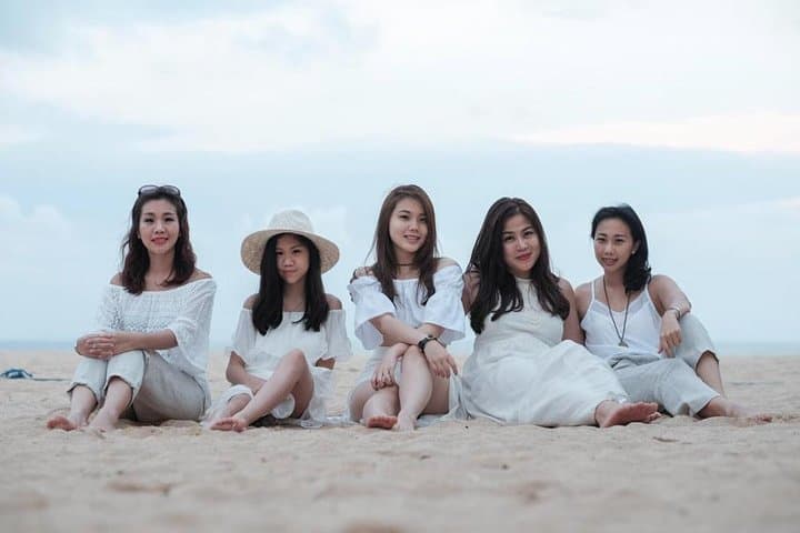Capture Jimbaran: Private Beachside Photo Session with a Local Photographer photo 3