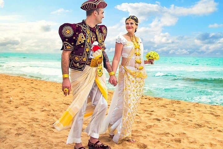 Private Photo Session in Hikkaduwa: Beach Photographers for Couples & Families photo 1
