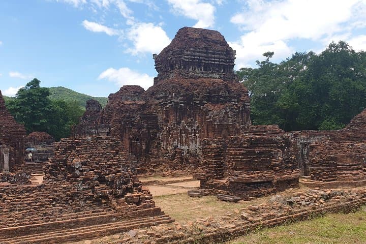 Discover Central Vietnam: From Stunning Beaches to Historic Hoi An photo 5