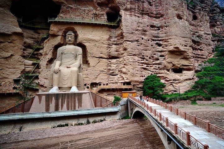 Lanzhou to Binglingsi Grottoes: Private Day Tour to Liujia Gorge & Bingling Temple