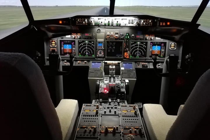 Take the Controls: 60-Minute Boeing 737 Flight Simulator in Antwerp photo 3