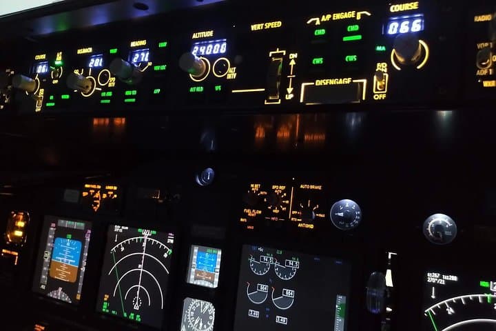 Take the Controls: 60-Minute Boeing 737 Flight Simulator in Antwerp photo 4