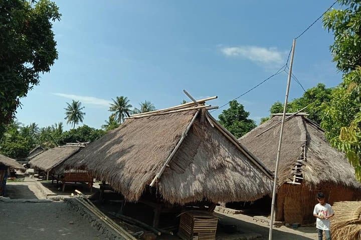 Senaru Waterfalls & Sasak Village Full-Day Tour — Lombok Waterfall Excursion photo 3