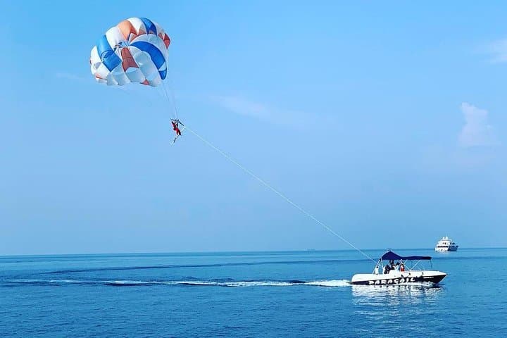 Roatan Parasailing: 360° Views Over Caribbean Reefs photo 3