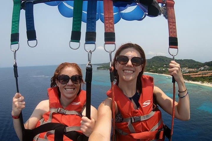 Roatan Parasailing: 360° Views Over Caribbean Reefs photo 5