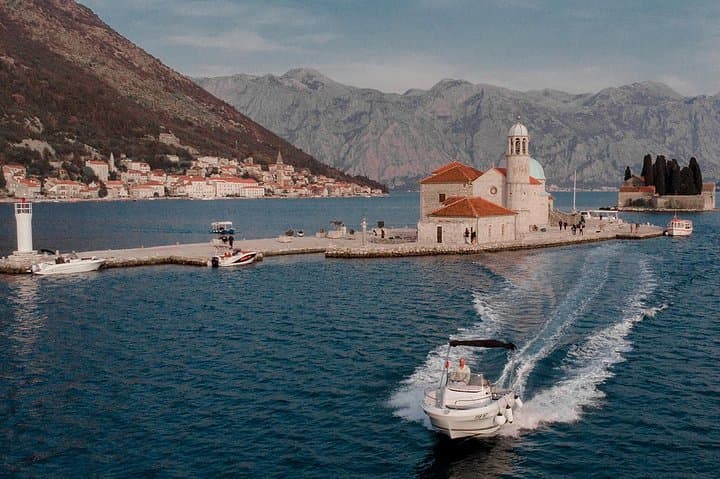 Perast and Our Lady of the Rocks: 90-Minute Private Speedboat Tour from Kotor