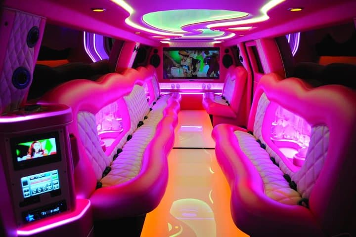 Take a Royal Ride: VIP Airport Limousine Transfer in Dubai photo 5