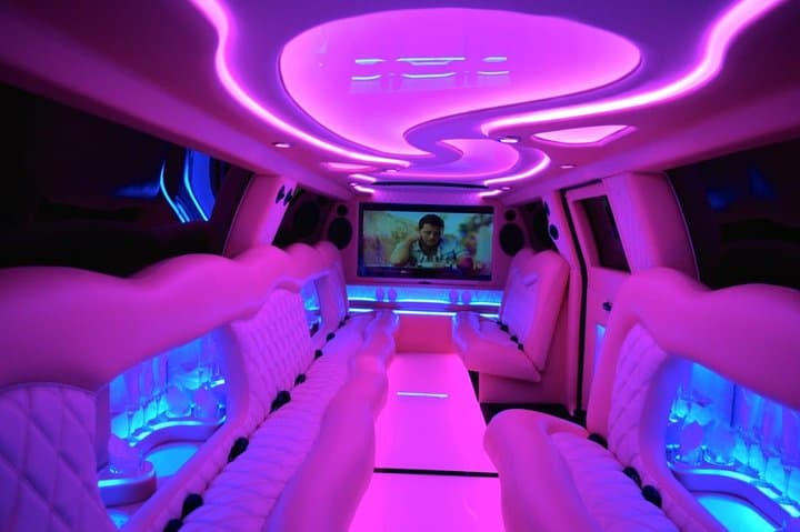 Take a Royal Ride: VIP Airport Limousine Transfer in Dubai photo 3