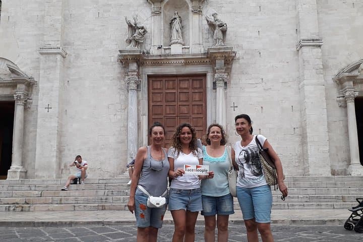 Bari Treasure Hunt: Interactive Walking Tour of Bari Vecchia