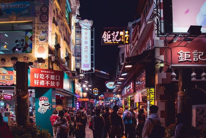 Kowloon Night Street Food Tour: Private, Customized Culinary Walk in Hong Kong photo 2