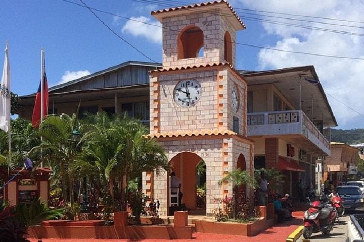 Roatan Custom Sightseeing & West Bay Beach Tour — Culture, Coast, and Water Options photo 2