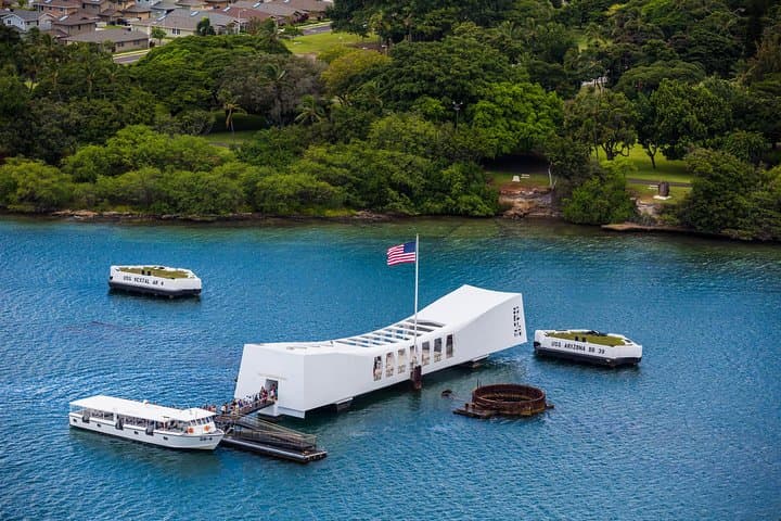 Pearl Harbor & USS Arizona Memorial: Honolulu City History Tour photo 1